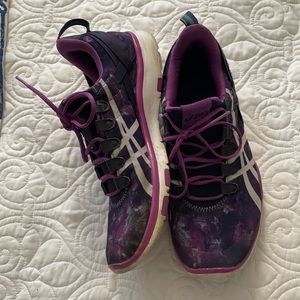 ASICS cross trainers side 7.5